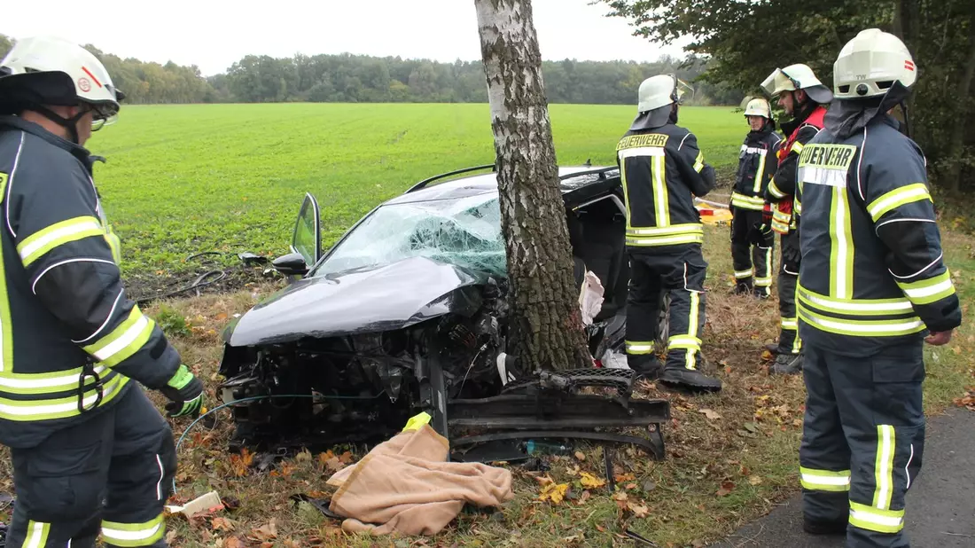 FW-ROW: Schwerer Verkehrsunfall auf der K119 - Fahrer schwer verletzt - Bild: presseportal.de