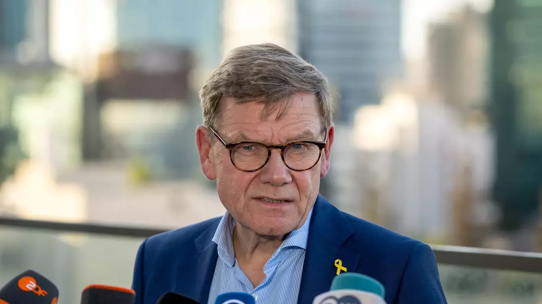 Außenminister Johann Wadephul setzt heute seine Vermittlungsreise fort.  - Bild: Soeren Stache/dpa