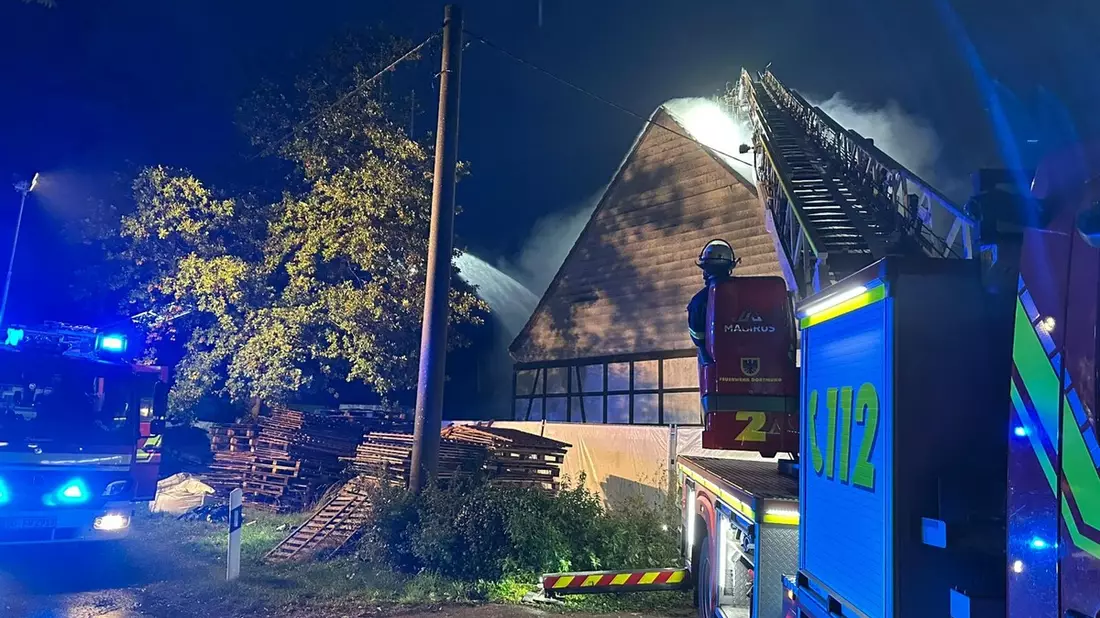 FW-DO: Brand eines landwirtschaftlichen Anwesens in Dortmund-Brechten - Bild: presseportal.de