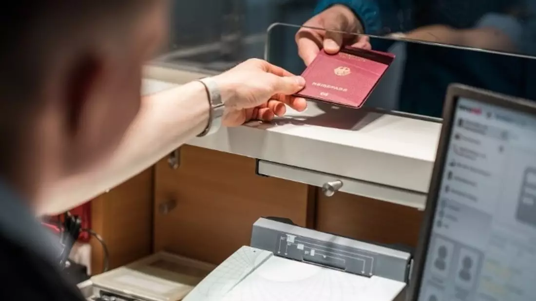 BPOLI EF: Dokumente gültig? Reisedokumente frühzeitig prüfen! - Bild: presseportal.de