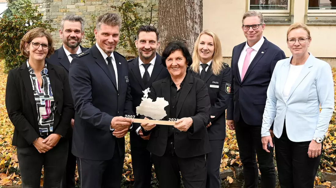 POL-SO: Landrätin Eva Irrgang nach 18 Jahren verabschiedet - Polizei dankt für vertrauensvolle Zusammenarbeit - Bild: presseportal.de