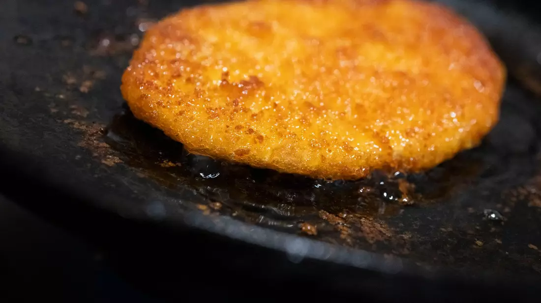 Fällt das «Schnitzel» fürs Veggie-Regal weg, müsste Rügenwalder Mühle viele Produkte neu benennen. (Symbolbild) - Bild: Marijan Murat/dpa
