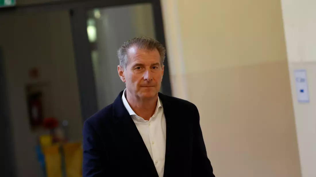 Der Nebenkläger Stephan Hensel auf dem Weg in den Gerichtssaal. - Bild: Georg Wendt/dpa
