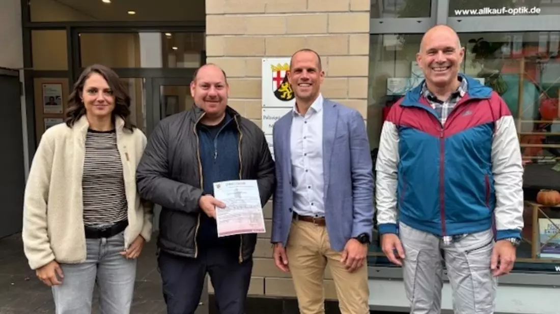 POL-PDMY: Auszeichnung für mutiges Eingreifen: Sebastian Frevel rettete Ehepaar - Bild: presseportal.de