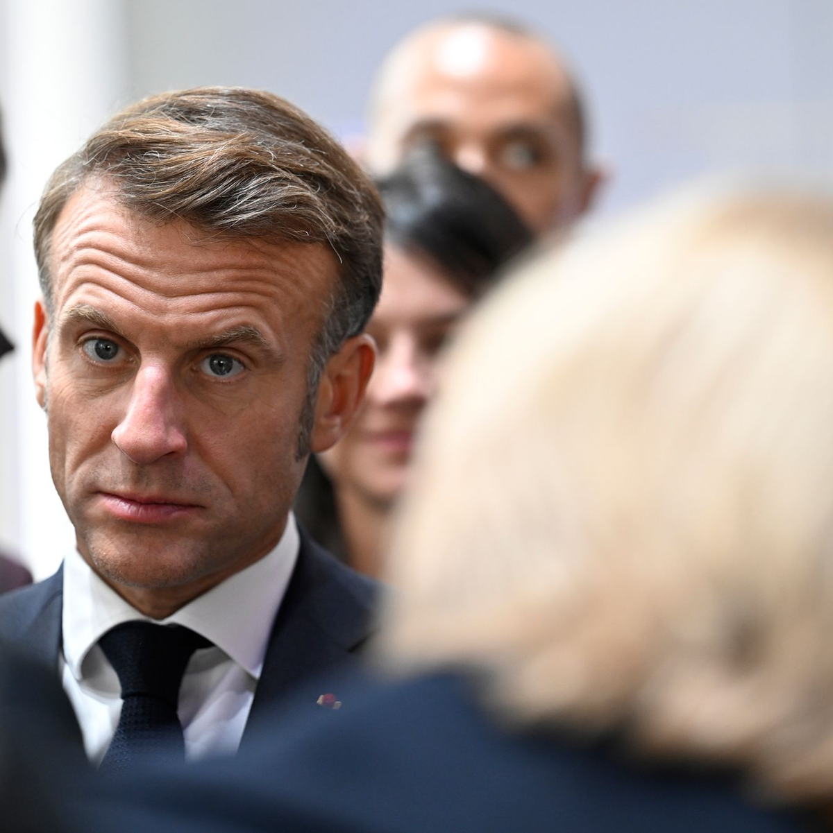 Frankreichs Präsident Macron sieht sich Rücktrittsforderungen ausgesetzt (Archivbild). - Foto: Jean-Christophe Verhaegen/POOL AFP/dpa