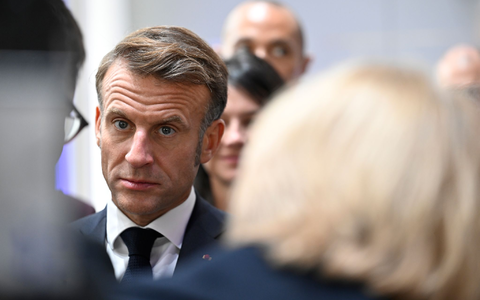 Frankreichs Präsident Macron sieht sich Rücktrittsforderungen ausgesetzt (Archivbild). - Foto: Jean-Christophe Verhaegen/POOL AFP/dpa