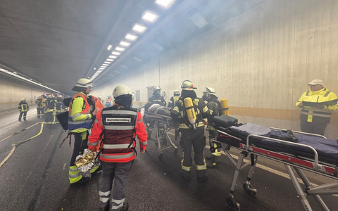 FW-AR: Schwerer Verkehrsunfall auf der BAB 46 im Tunnel Uentrop mit 3 verletzten Personen Großangelegte Rettungsübung im Tunnel der A46 bei Arnsberg - Foto: presseportal.de