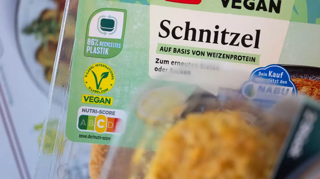 Gibt es künftig kein Schnitzel aus Soja oder Weizen mehr? (Symbolbild)  - Bild: Marijan Murat/dpa