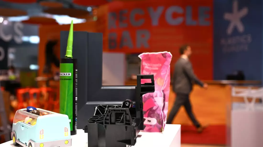 China verkauft viel mehr Maschinen zur Plastikproduktion - Bild: Wolf von Dewitz/dpa