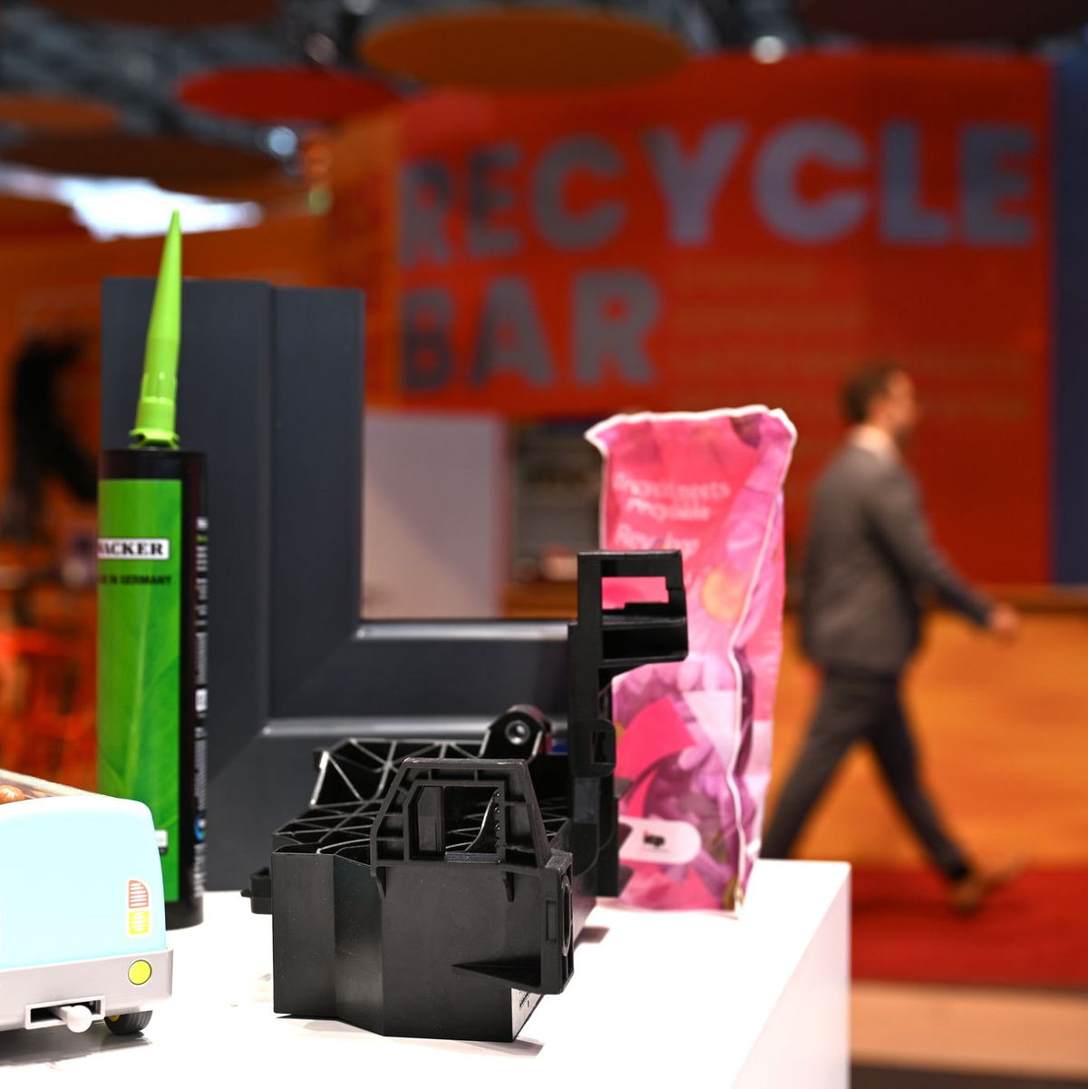 China verkauft viel mehr Maschinen zur Plastikproduktion - Foto: Wolf von Dewitz/dpa