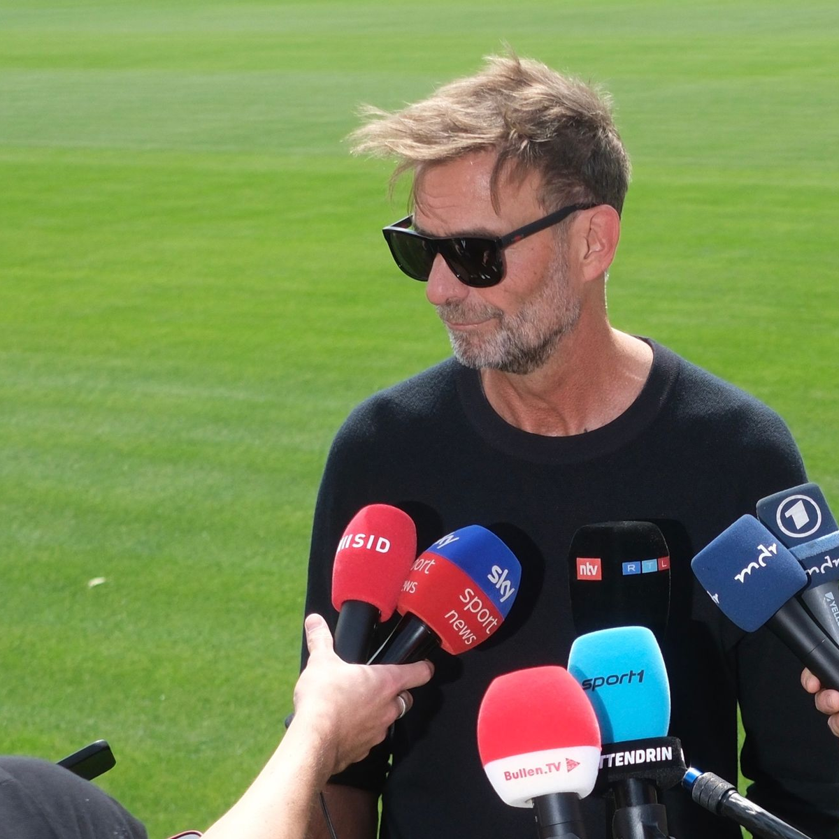 Jürgen Klopp ist von dem Vorschlag wenig begeistert. - Foto: Sebastian Willnow/dpa