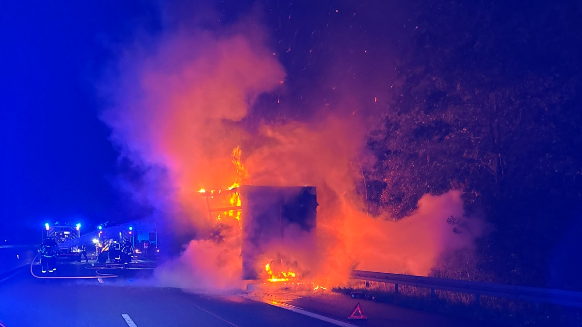 POL-OH: Brand eines Sattelaufliegers auf der A 7 - Foto: presseportal.de