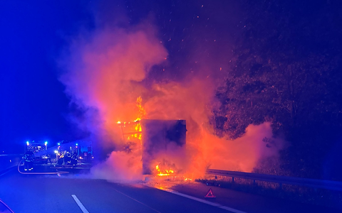 POL-OH: Brand eines Sattelaufliegers auf der A 7 - Foto: presseportal.de