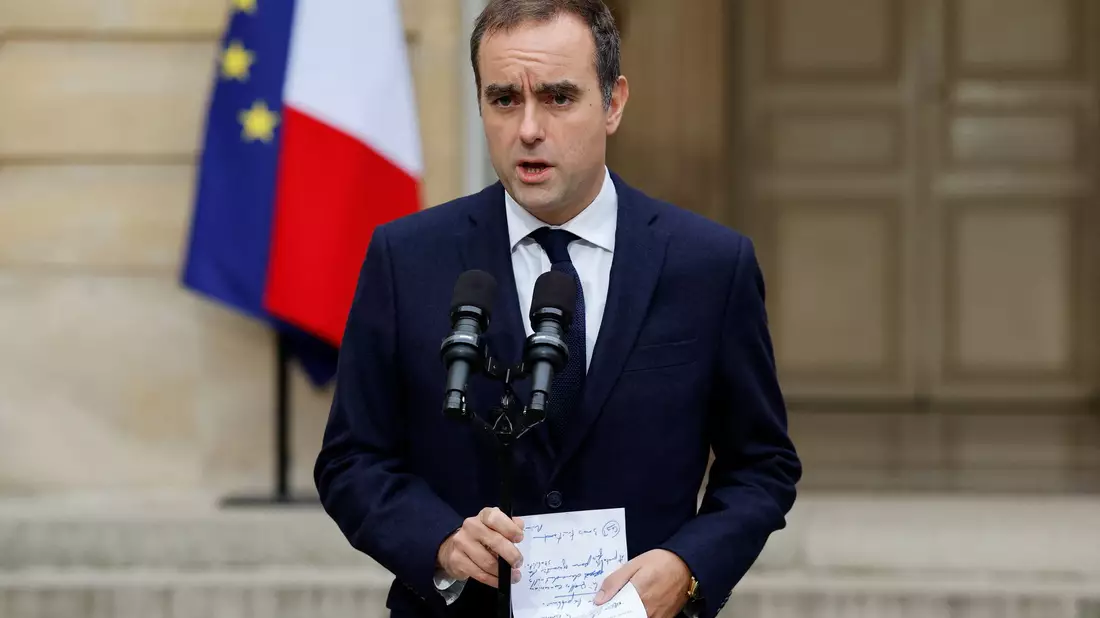 Lecornu ist verhalten optimistisch, dass er eine Lösung für die Regierungskrise findet - Bild: Stephanie Lecocq/Reuters Pool/AP/dpa