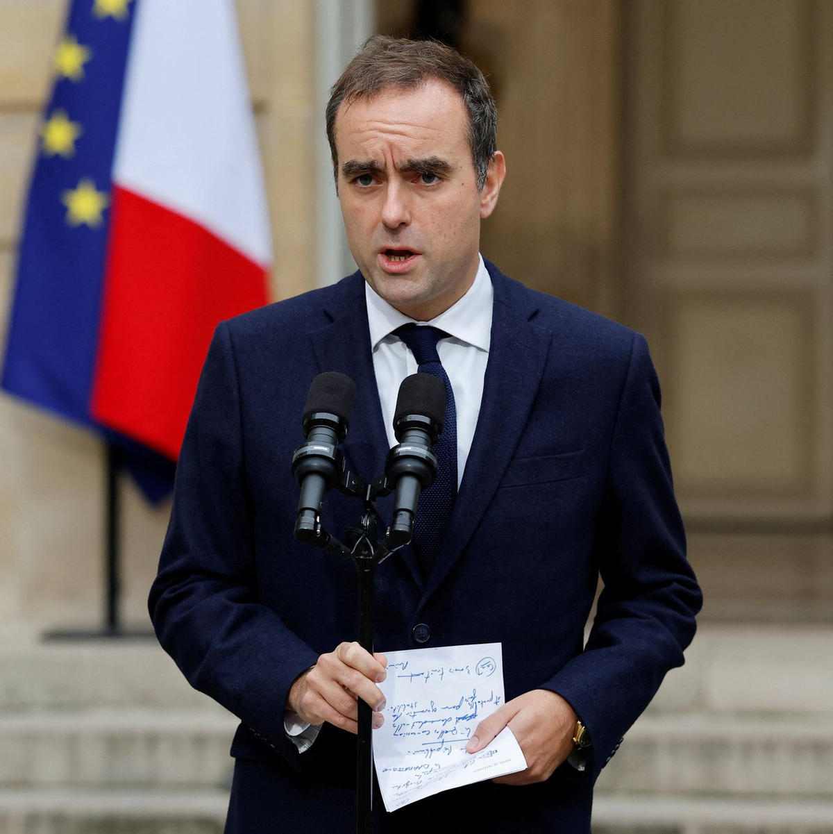 Lecornu ist verhalten optimistisch, dass er eine Lösung für die Regierungskrise findet - Foto: Stephanie Lecocq/Reuters Pool/AP/dpa