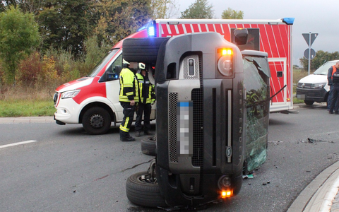 POL-DN: Zwei Verletzte und hoher Sachschaden bei Unfall im Kreisverkehr - Foto: presseportal.de
