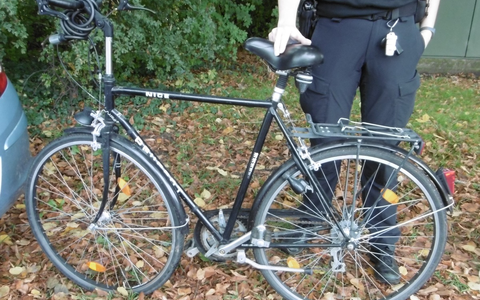 POL-DEL: Landkreis Oldenburg: Zusammenstoß zwischen Fahrrad und geparktem Auto in Hude +++ Zeugenaufruf - Foto: presseportal.de