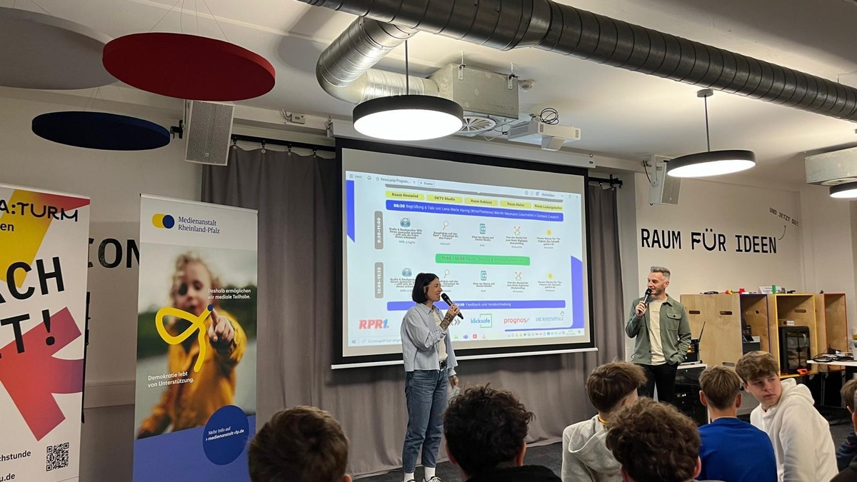 Auftakt der Newscamp-Reihe in Rheinland-Pfalz: Jugendliche erleben Nachrichten hautnah - Foto: presseportal.de