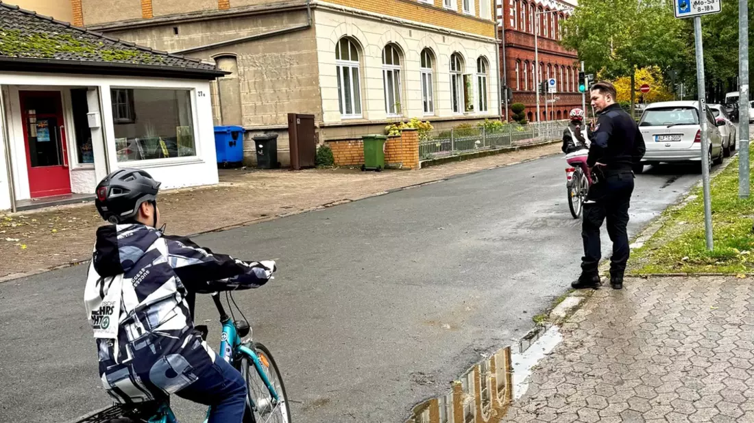 POL-HI: Erfolgreiche Fahrradprüfung an der Bürgerschule Alfeld - Zehn Kinder mit Bestnote - Bild: presseportal.de