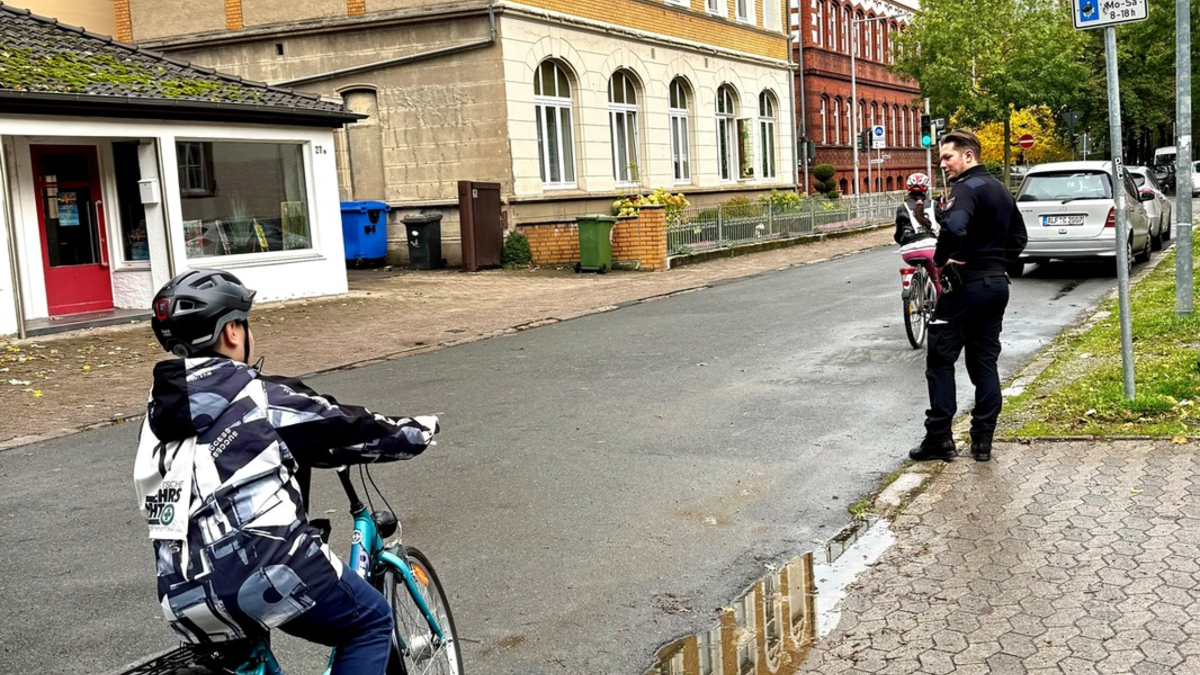 POL-HI: Erfolgreiche Fahrradprüfung an der Bürgerschule Alfeld - Zehn Kinder mit Bestnote - Foto: presseportal.de