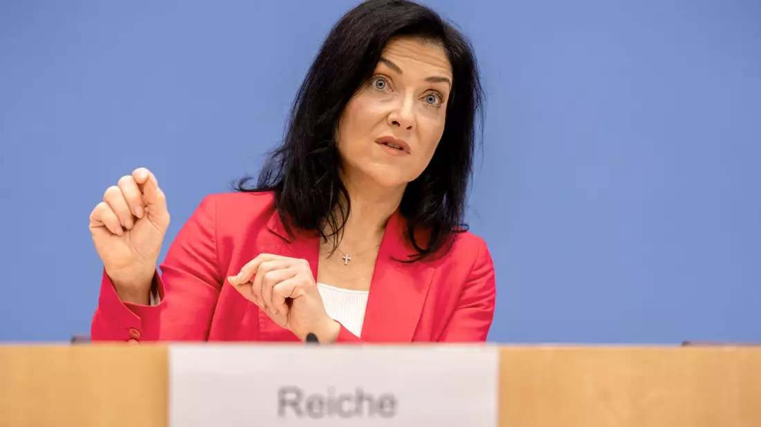 «Deutschland droht zurückzufallen», warnt Wirtschaftsministerin Katherina Reiche. - Bild: Michael Kappeler/dpa