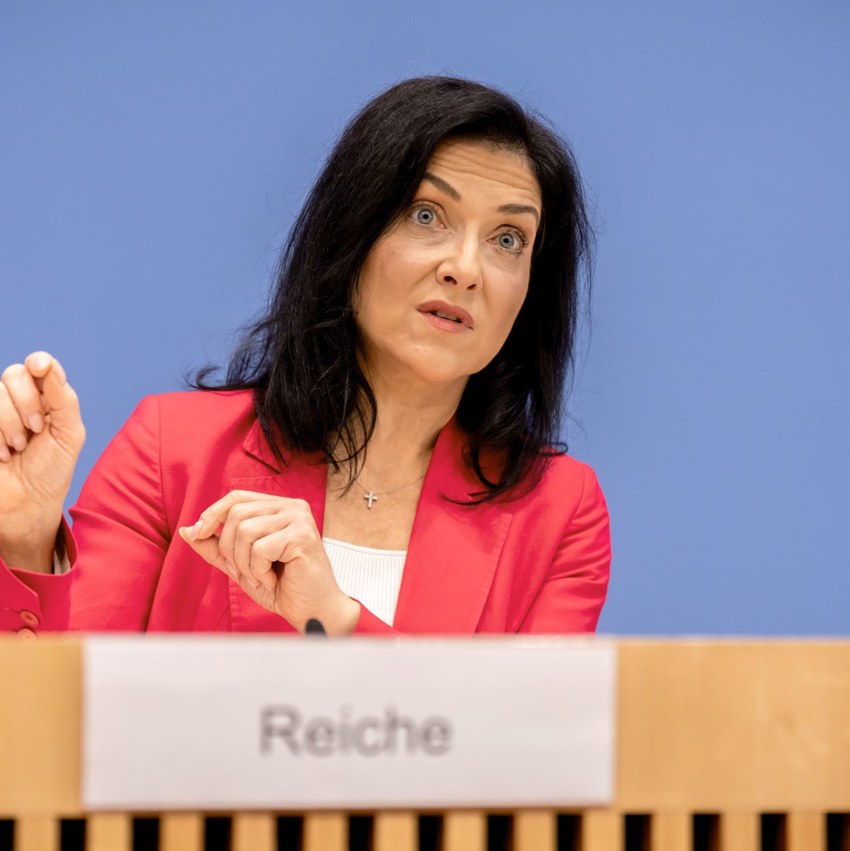 «Deutschland droht zurückzufallen», warnt Wirtschaftsministerin Katherina Reiche. - Foto: Michael Kappeler/dpa