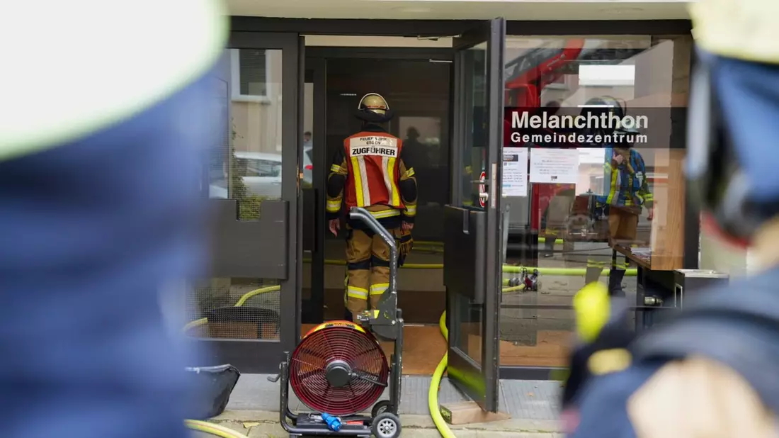 FW-E: Brandereignis im Gemeindezentrum - zwei Personen leicht verletzt - Bild: presseportal.de