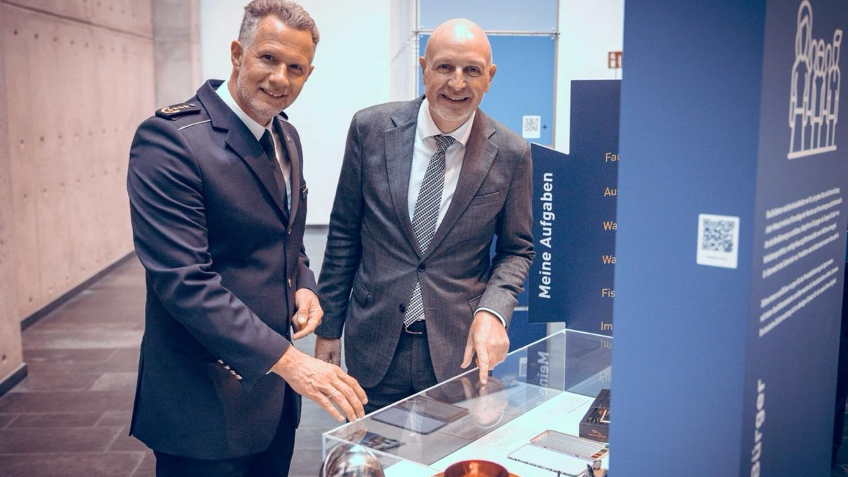 GZD: 75 Jahre ZOLL in der Bundesrepublik Deutschland - Wanderausstellung im BMF durch Staatssekretär Dr. Bösinger eröffnet / 