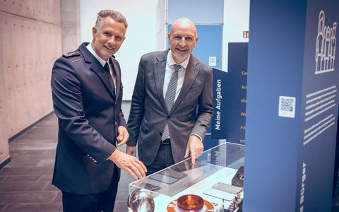 GZD: 75 Jahre ZOLL in der Bundesrepublik Deutschland - Wanderausstellung im BMF durch Staatssekretär Dr. Bösinger eröffnet / Die Geschichte des ZOLLS ist eine Geschichte seiner Beschäftigten - Foto: presseportal.de