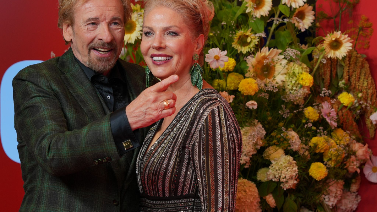 Thomas Gottschalk und Karina Mroß im September in Berlin. (Archivbild) - Foto: Soeren Stache/dpa