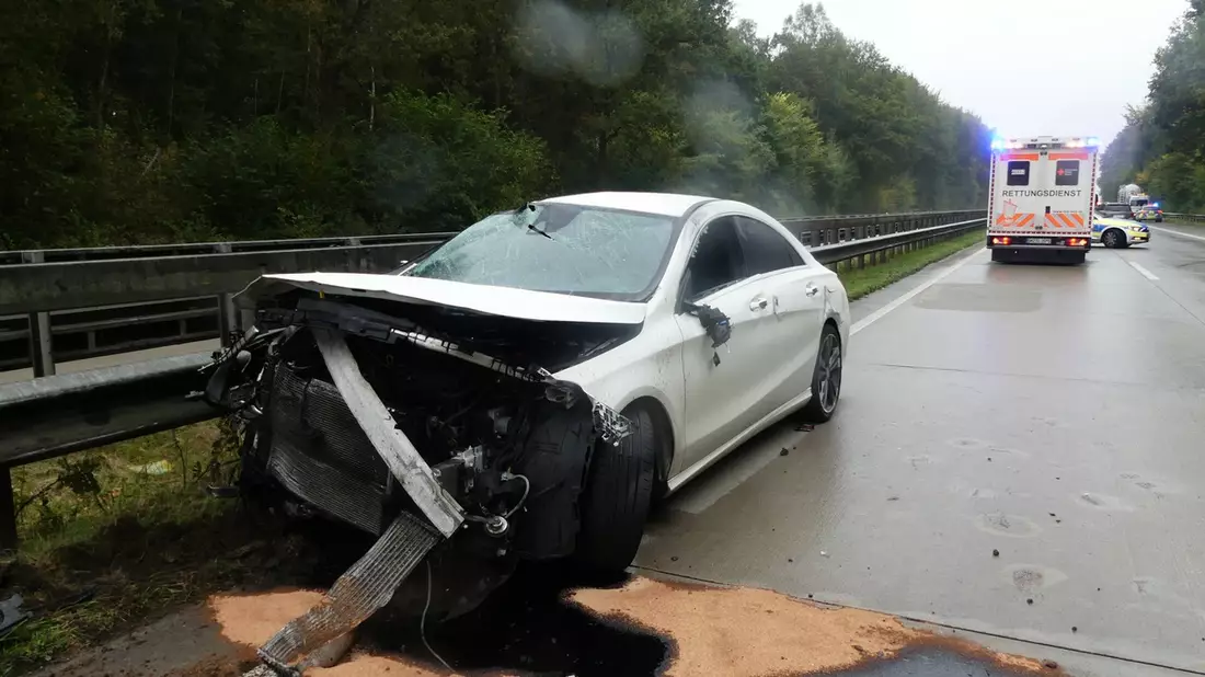 POL-CUX: Update zu Verkehrsunfall auf der BAB27 im Bereich Schwanewede - Vollsperrung aufgehoben - Fahrzeugführer leicht verletzt - Bild: presseportal.de