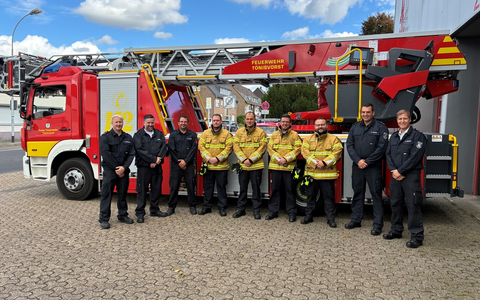 FW Tönisvorst: Vier neue Drehleitermaschinisten für die Feuerwehr Tönisvorst - Foto: presseportal.de
