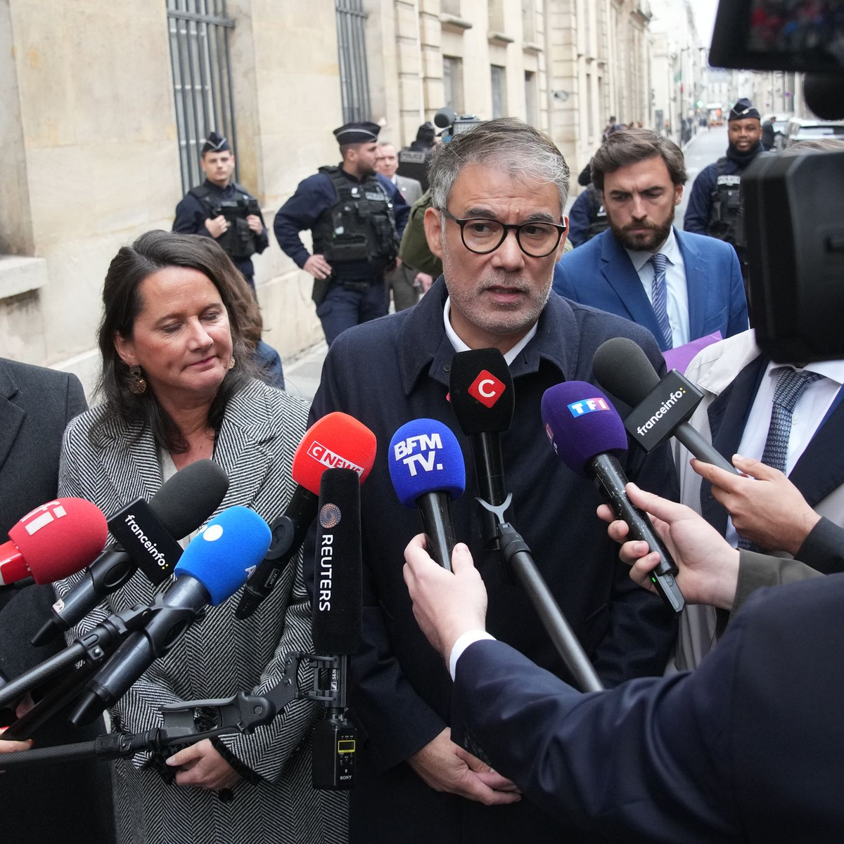 Wird Sozialistenchef Faure neuer französischer Premier? - Foto: Christophe Ena/AP/dpa