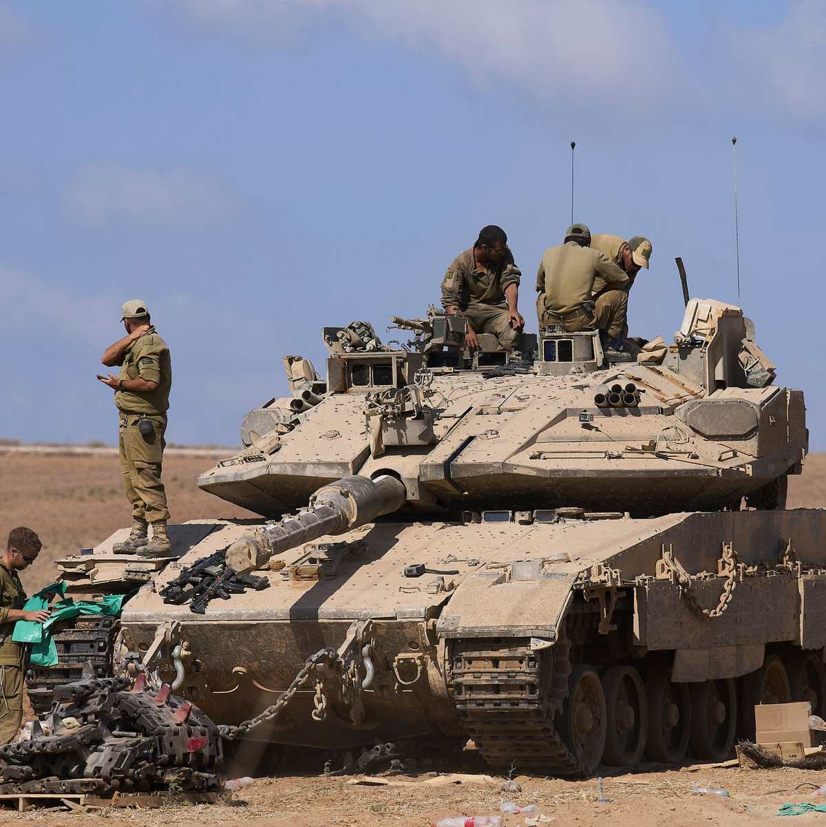 Die israelischen Streitkräfte sollen sich hinter eine vereinbarte Linie zurückziehen. (Archivbild) - Foto: Ariel Schalit/AP/dpa