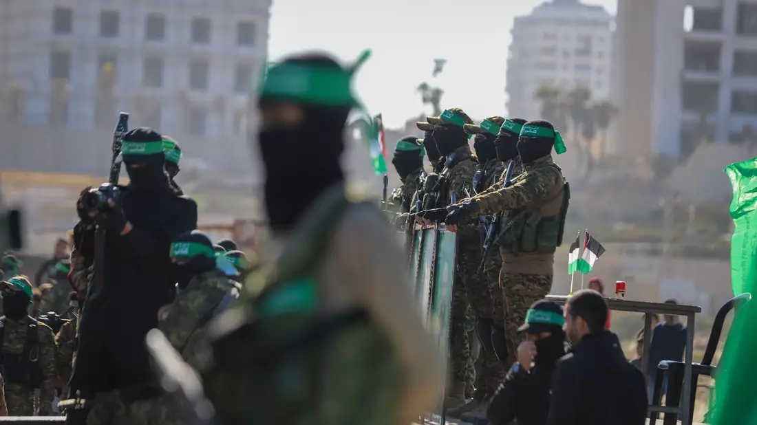Die Hamas soll alle Geiseln freilassen.  - Bild: Mohammed Hajjar/AP/dpa