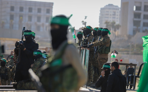 Die Hamas soll alle Geiseln freilassen. (Archivbild) - Foto: Mohammed Hajjar/AP/dpa