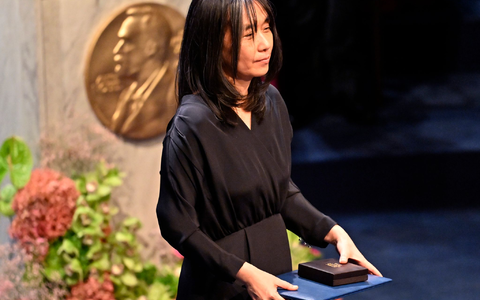 Die Literaturnobelpreisträgerin 2024: Han Kang aus Südkorea. (Archivbild) - Foto: Jonas Ekstroemer/TT News Agency via AP/dpa