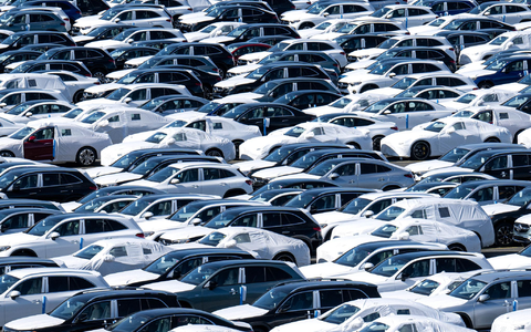 Die internationalen Geschäfte sind wichtig für die deutschen Autobauer. (Archivbild)  - Foto: Sina Schuldt/dpa