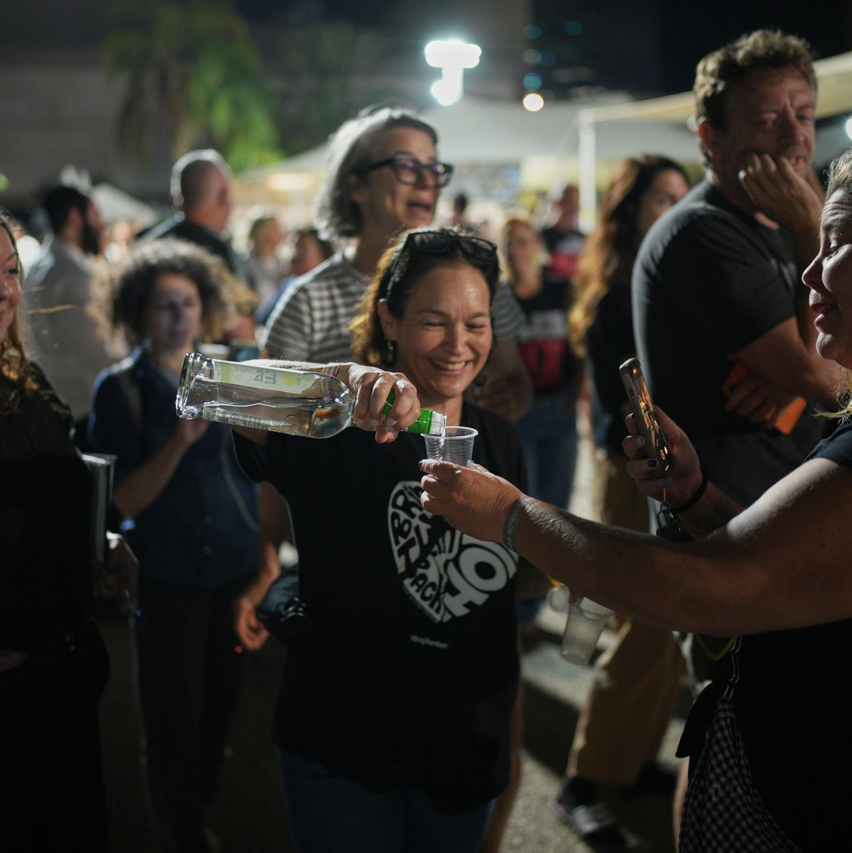 In Tel Aviv wurde bereits gefeiert.  - Foto: Emilio Morenatti/AP/dpa