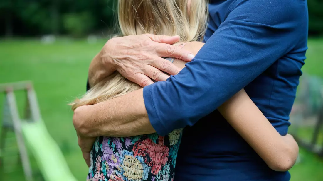 Seelische Belastungen und Erkrankungen können schon früh bei Kindern beginnen (Symbolbild)  - Bild: Annette Riedl/dpa