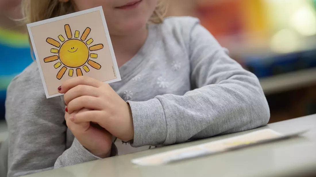 Seelisch gesunde Kinder können auch ihren Alltag in Schule und Freizeit gut bewältigen (Archivbild)  - Bild: Sebastian Gollnow/dpa