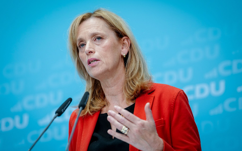 Bildungsministerin Prien berichtet von Überlegungen unter Juden, ob sie sich vorsorglich ein Finanzpolster im Ausland anlegen sollen.  - Foto: Kay Nietfeld/dpa