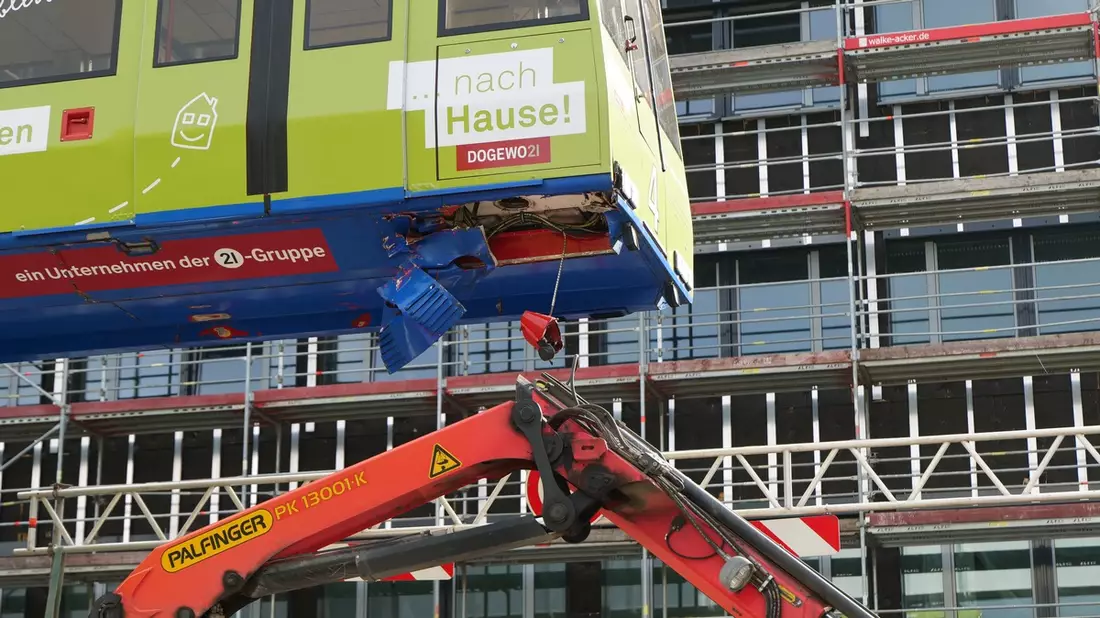 FW-DO: Ergänzung: FW-DO: Unfall zwischen H-Bahn und Autokran am Campus Nord - Bilddokumentation - Bild: presseportal.de