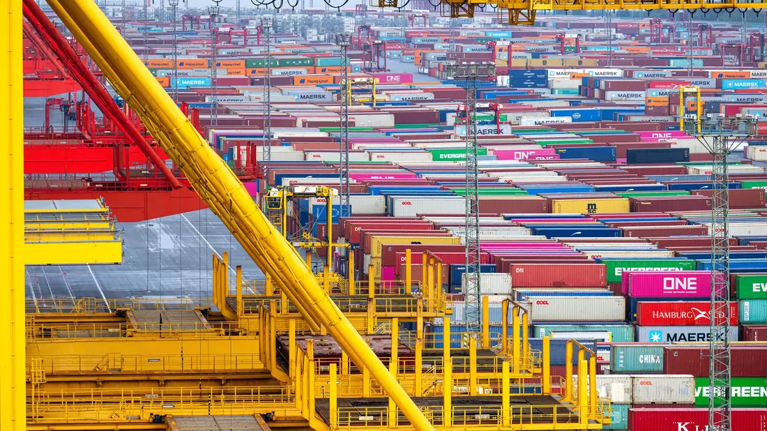 Zölle bremsen die Exportnation Deutschland. (Symbolbild) - Bild: Sina Schuldt/dpa Pool/dpa