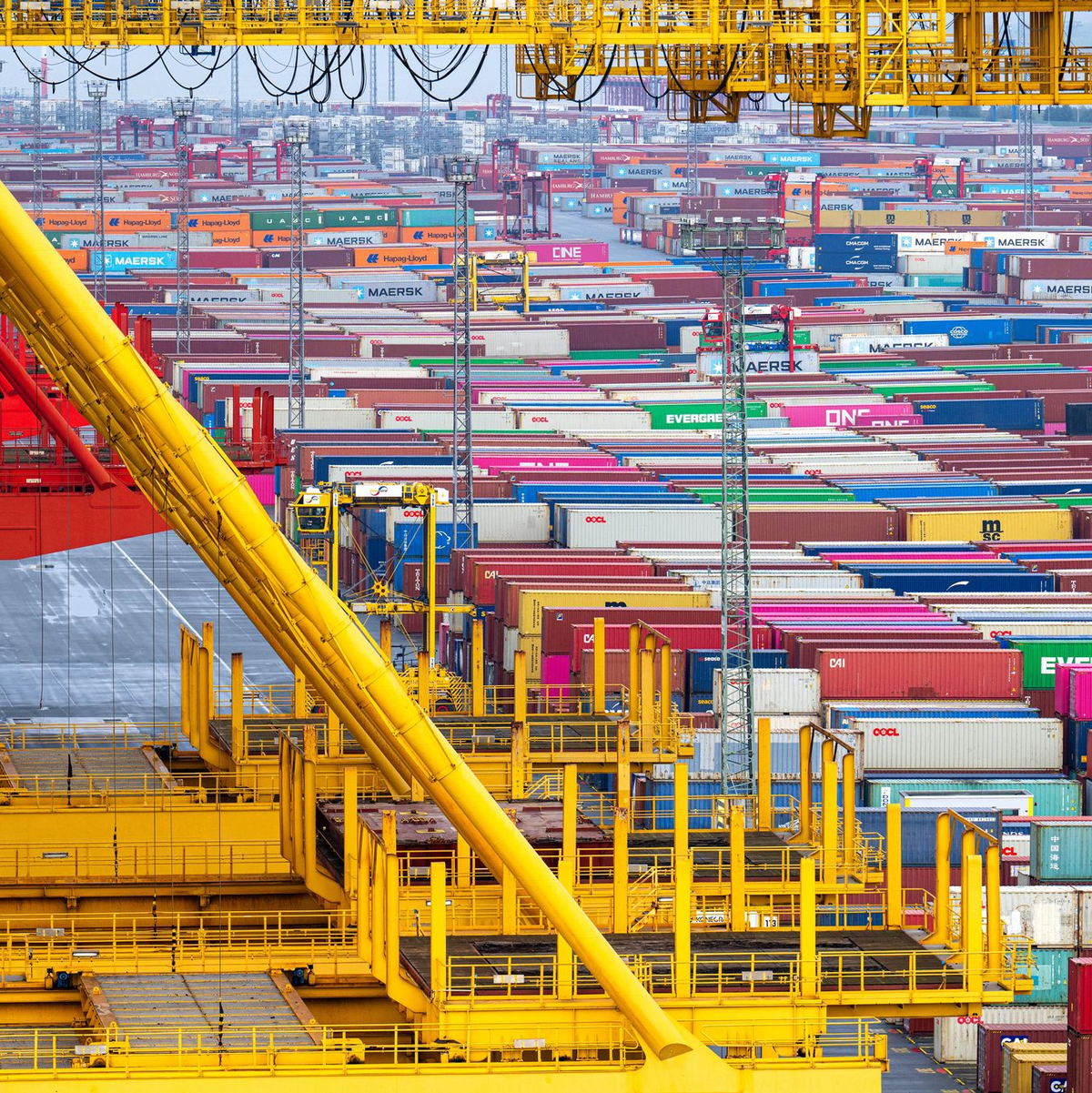 Zölle bremsen die Exportnation Deutschland. (Symbolbild) - Foto: Sina Schuldt/dpa Pool/dpa