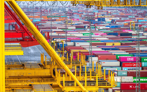 Zölle bremsen die Exportnation Deutschland. (Symbolbild) - Foto: Sina Schuldt/dpa Pool/dpa