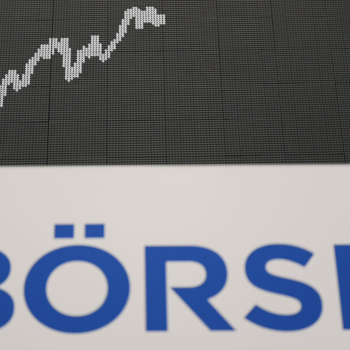 Trotz Wirtschaftsflaute erreicht der Dax einen Höchststand. - Foto: Arne Dedert/dpa