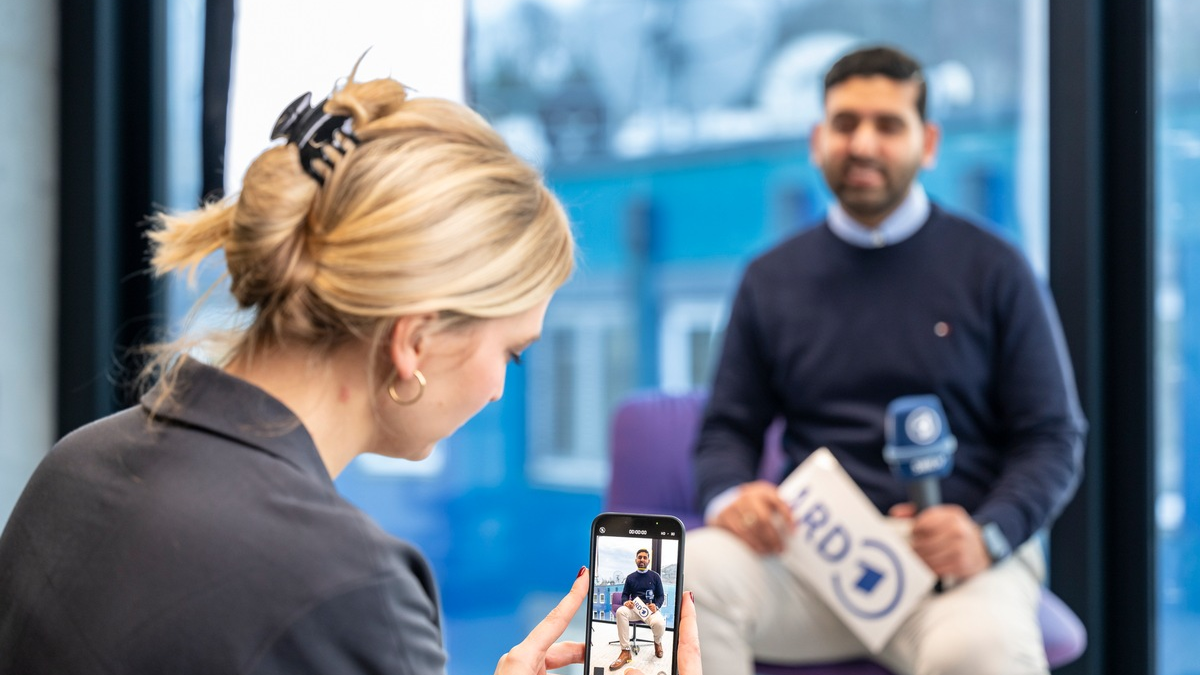 ARD und Volkshochschulen: Starke Partnerinnen für Demokratie und Medienbildung / Gemeinsame Online-Veranstaltungsreihe 