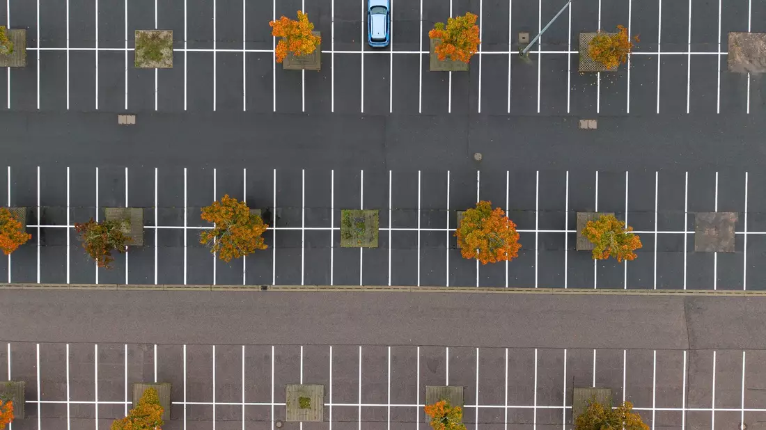 Die für Deutschland wichtige Automobilbranche steckt in der Krise. (Symbolbild) - Bild: Sebastian Kahnert/dpa
