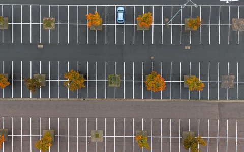 Die für Deutschland wichtige Automobilbranche steckt in der Krise. (Symbolbild) - Foto: Sebastian Kahnert/dpa